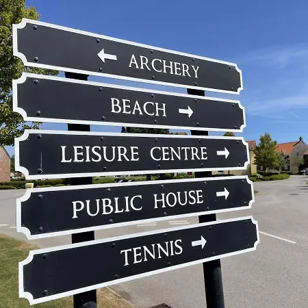 Aubergine - Part Of The The Bay Village With Pool, Gym And Direct Access, Pub, Restaurant, Tennis And Meadows Walks * ファイリー
