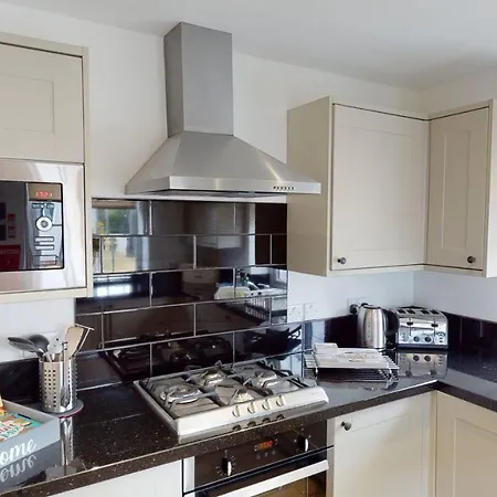 Aubergine - Part Of The The Bay Village With Pool, Gym And Direct Access, Pub, Restaurant, Tennis And Meadows Walks * ファイリー