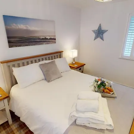Aubergine - Part Of The The Bay Village With Pool, Gym And Direct Access, Pub, Restaurant, Tennis And Meadows Walks Semesterbostad *