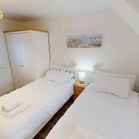 Aubergine - Part Of The The Bay Village With Pool, Gym And Direct Access, Pub, Restaurant, Tennis And Meadows Walks * Filey
