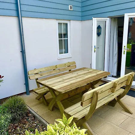 Aubergine - Part Of The The Bay Village With Pool, Gym And Direct Access, Pub, Restaurant, Tennis And Meadows Walks