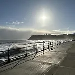 Aubergine - Part Of The The Bay Village With Pool, Gym And Direct Access, Pub, Restaurant, Tennis And Meadows Walks Filey
