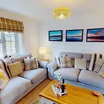 Aubergine - Part Of The The Bay Village With Pool, Gym And Direct Access, Pub, Restaurant, Tennis And Meadows Walks * Filey