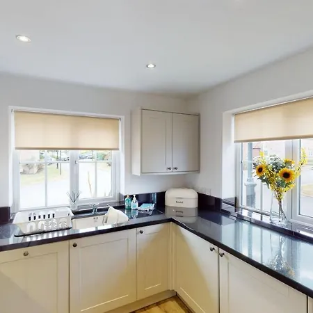 Aubergine - Part Of The The Bay Village With Pool, Gym And Direct Access, Pub, Restaurant, Tennis And Meadows Walks Filey