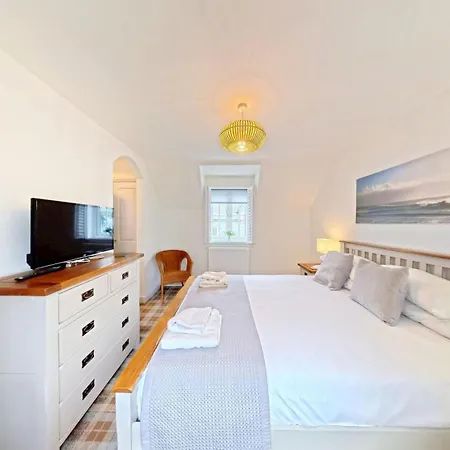 Aubergine - Part Of The The Bay Village With Pool, Gym And Direct Access, Pub, Restaurant, Tennis And Meadows Walks * Filey