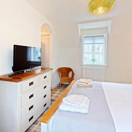 Aubergine - Part Of The The Bay Village With Pool, Gym And Direct Access, Pub, Restaurant, Tennis And Meadows Walks *