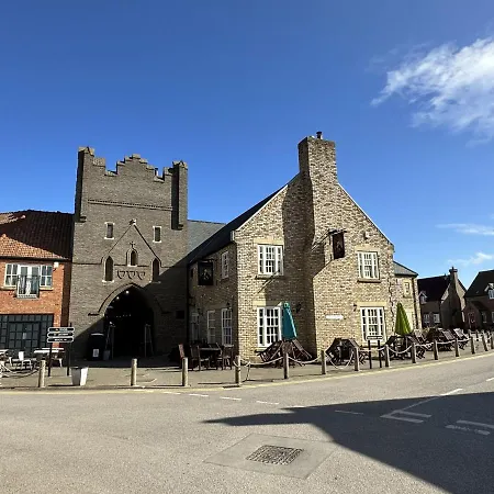 Aubergine - Part Of The The Bay Village With Pool, Gym And Direct Access, Pub, Restaurant, Tennis And Meadows Walks