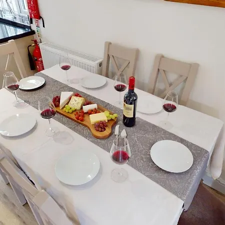 Aubergine - Part Of The The Bay Village With Pool, Gym And Direct Access, Pub, Restaurant, Tennis And Meadows Walks * Filey