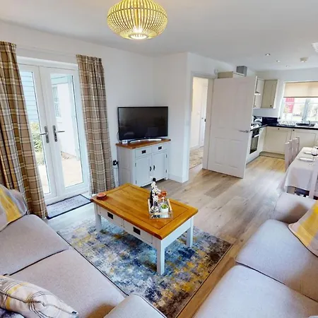 Aubergine - Part Of The The Bay Village With Pool, Gym And Direct Access, Pub, Restaurant, Tennis And Meadows Walks