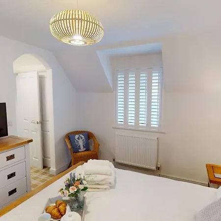 Aubergine - Part Of The The Bay Village With Pool, Gym And Direct Access, Pub, Restaurant, Tennis And Meadows Walks * פילי