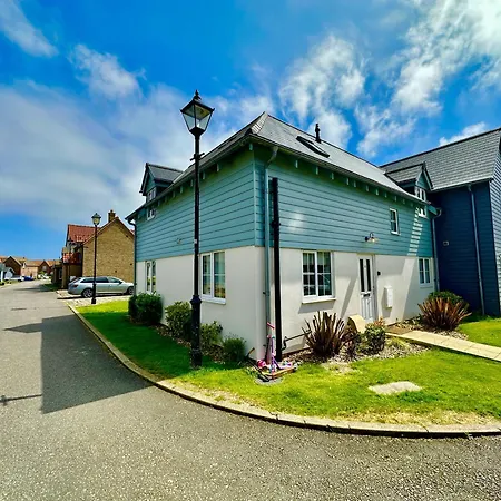 Vakantiehuis Aubergine - Part Of The The Bay Village With Pool, Gym And Direct Access, Pub, Restaurant, Tennis And Meadows Walks *