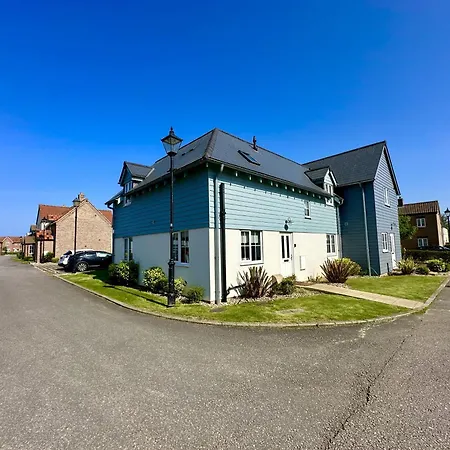 Aubergine - Part Of The The Bay Village With Pool, Gym And Direct Access, Pub, Restaurant, Tennis And Meadows Walks * Filey